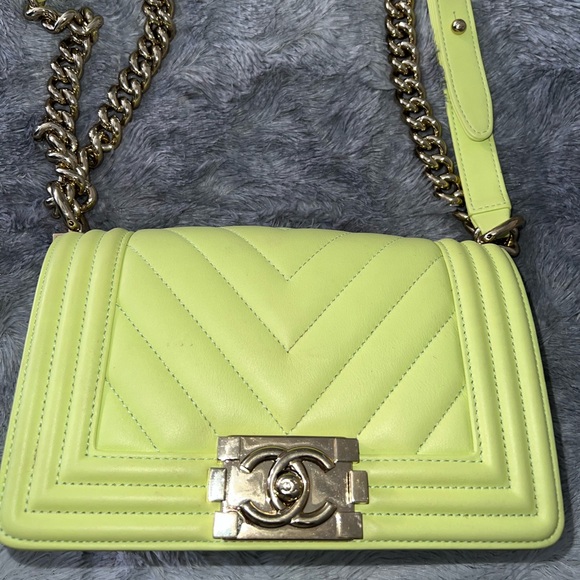 CHANEL Calfskin Chevron Quilted Small Boy Flap Light Green - Picture 8 of 10